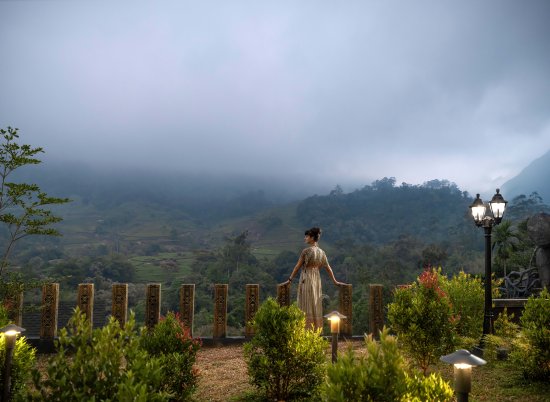 Exterior view of the Best 5-star Resort in Kerala, Grand Cliff Resort in Munnar, surrounded by majes