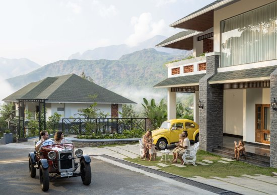 Exterior view of the Best 5-star Resort in Kerala, Grand Cliff Resort in Munnar.